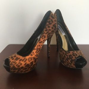 Jennifer Lopez leopard print open toe heels